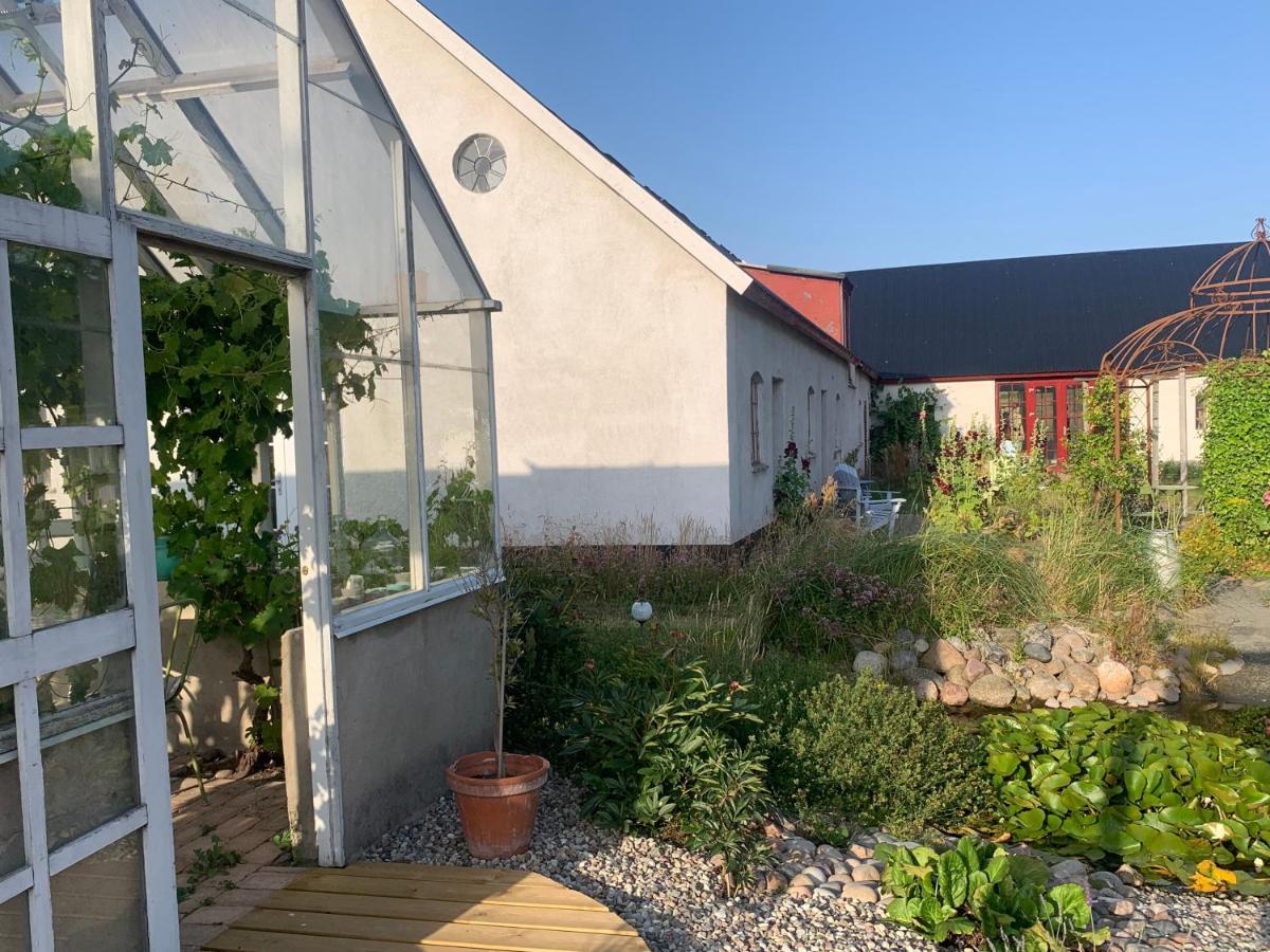 Strandbadsgarden B&B Löderup Екстериор снимка