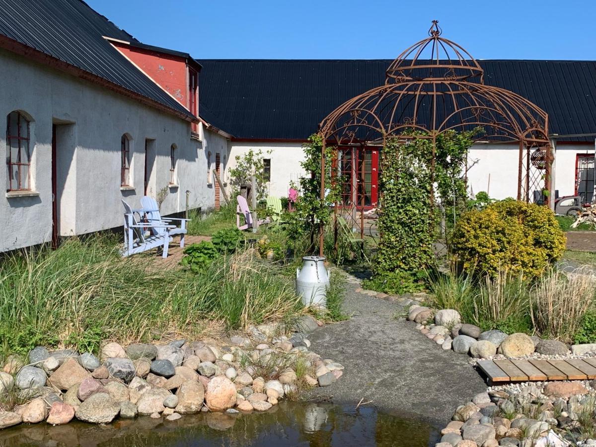 Strandbadsgarden B&B Löderup Екстериор снимка